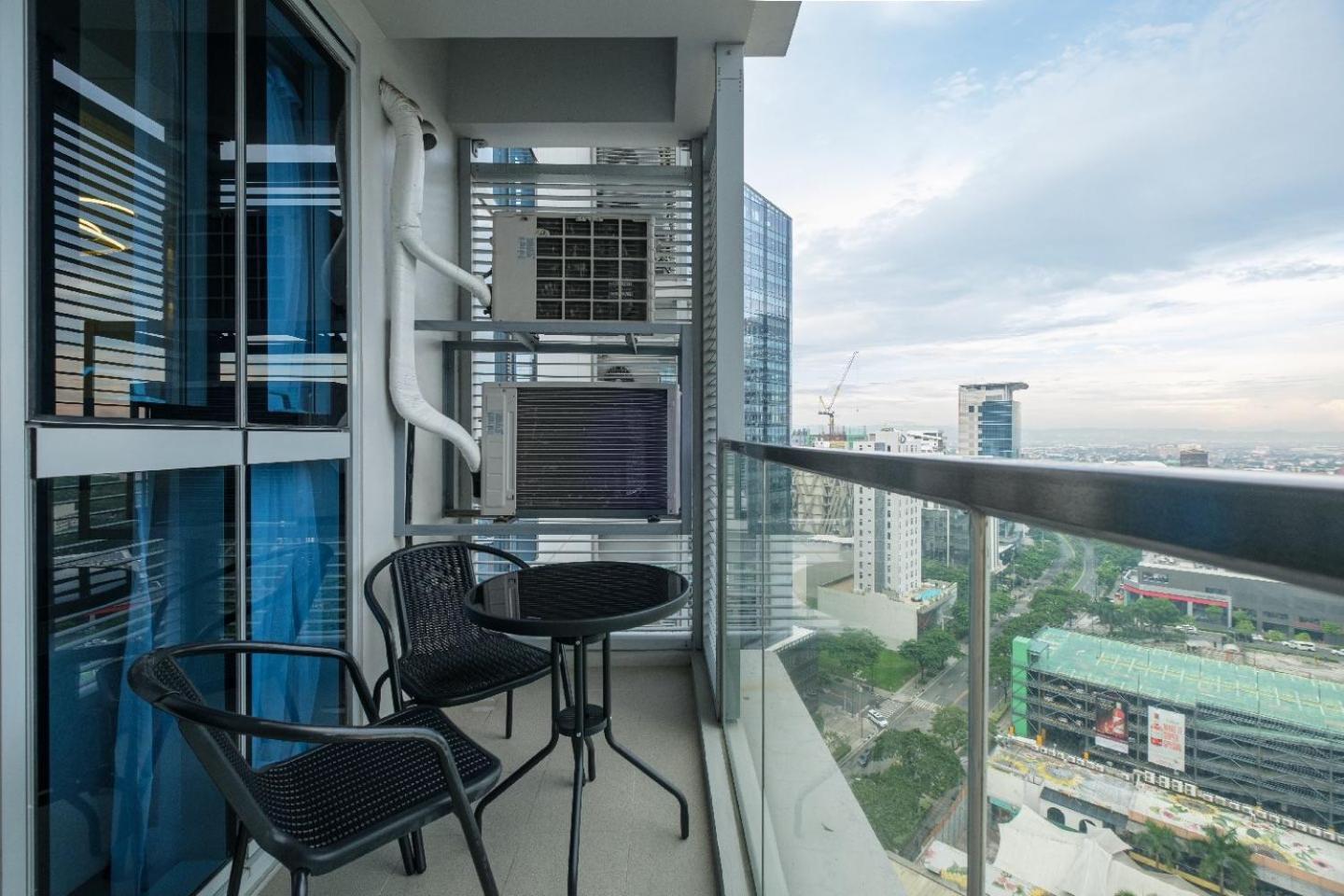 Uptown Parksuites Apartments Tower 2 Bgc By Ph Staycation Manila Eksteriør billede